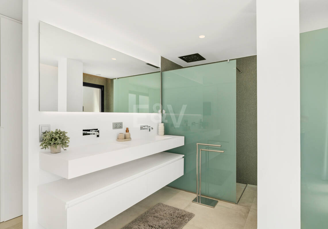 Elégante Villa moderne à proximité de Aloha Golf