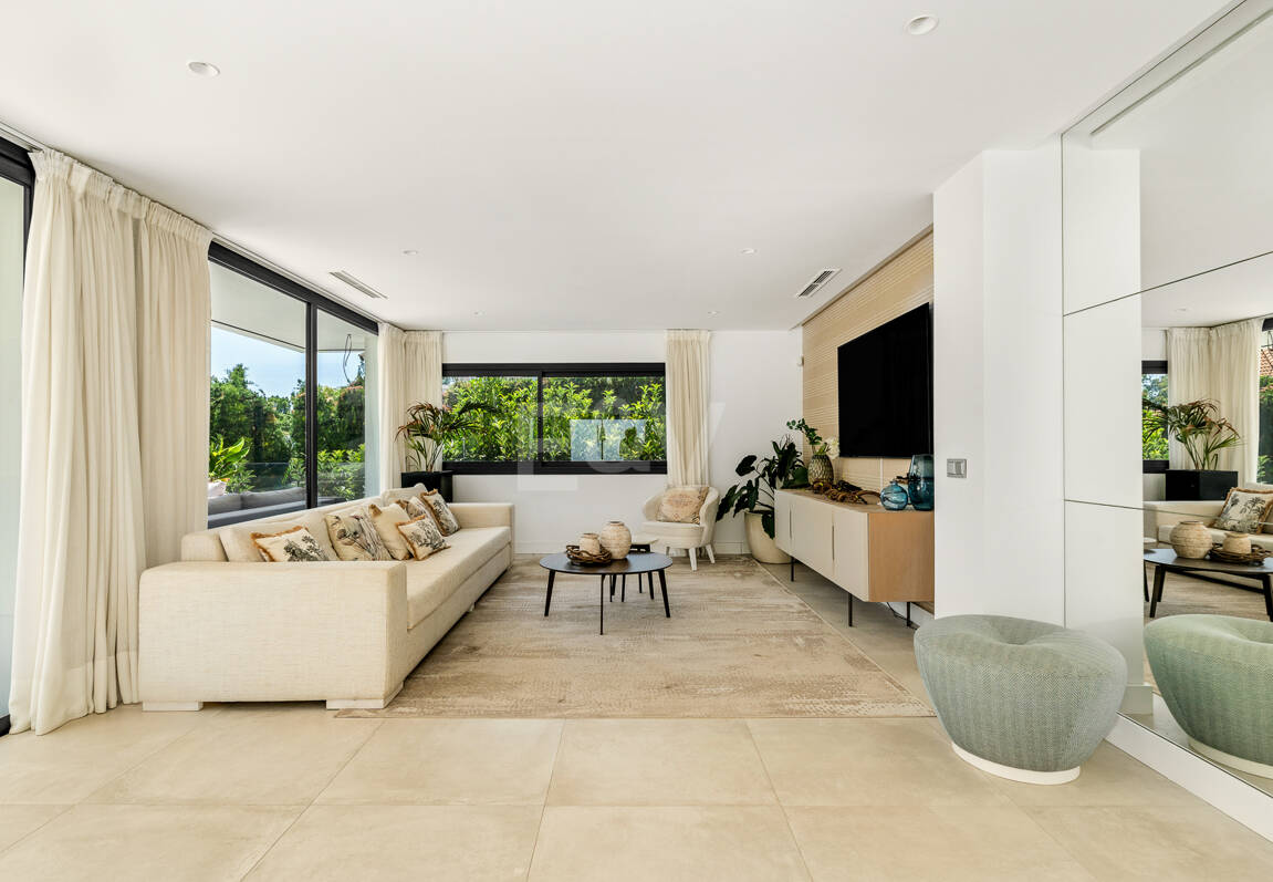 Elegant Modern Villa close to Aloha Golf