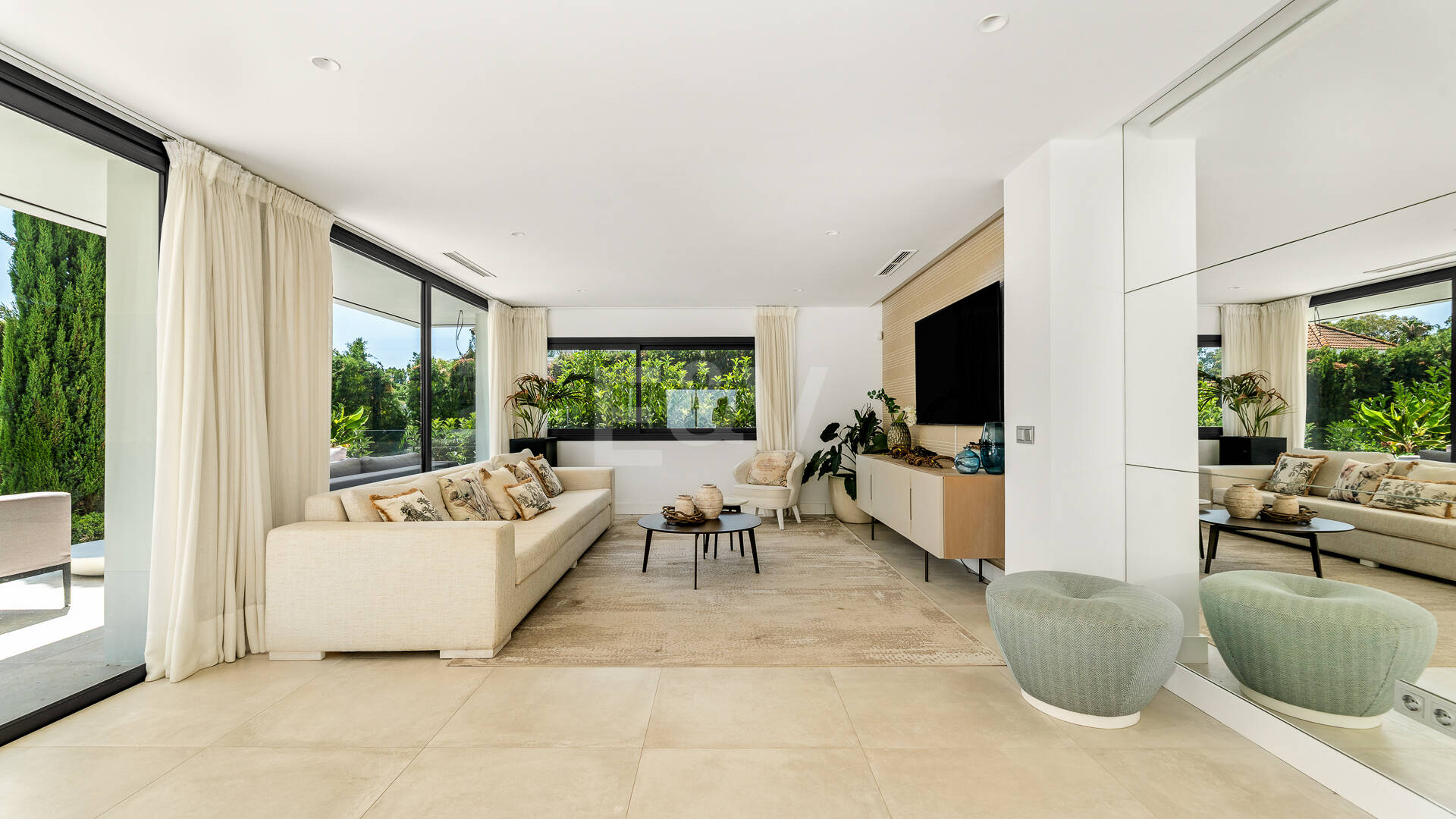 Elegant Modern Villa close to Aloha Golf