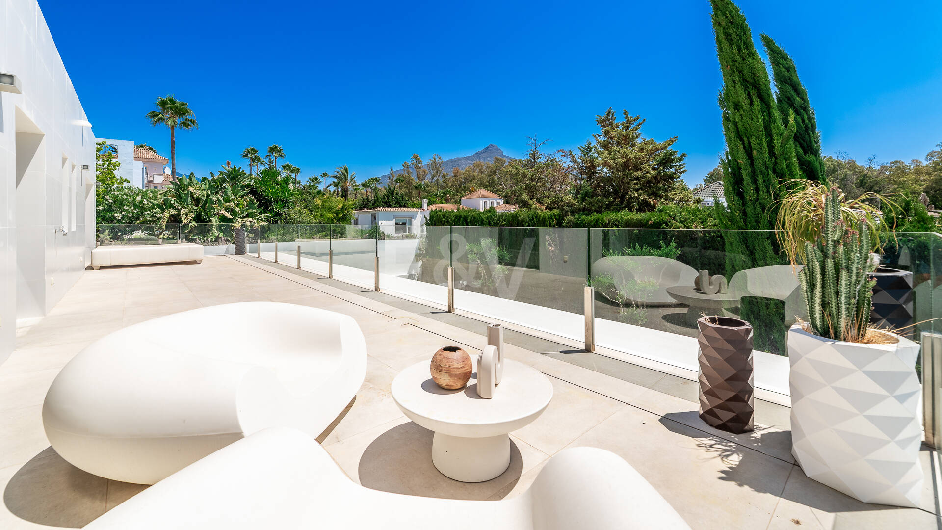 Elegant Modern Villa close to Aloha Golf