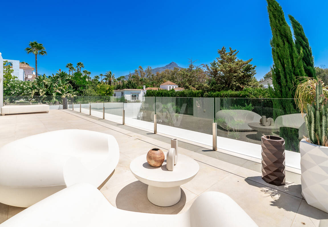 Elegant Modern Villa close to Aloha Golf