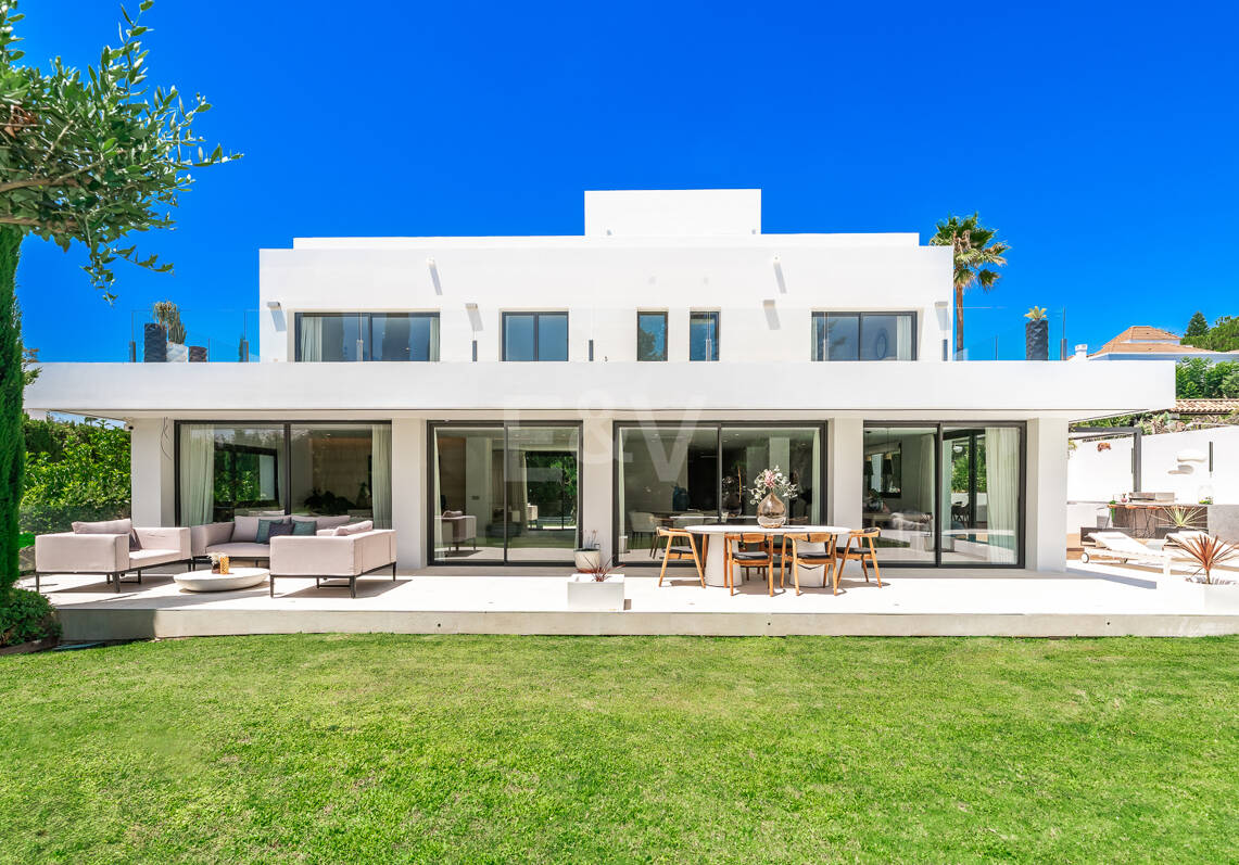 Elégante Villa moderne à proximité de Aloha Golf