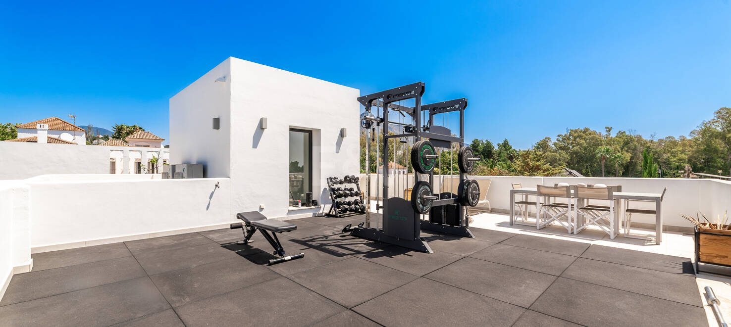 Elegant Modern Villa close to Aloha Golf