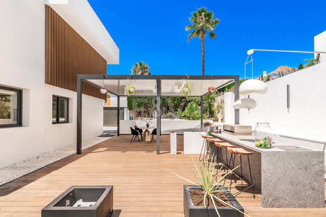 Elegant Modern Villa close to Aloha Golf