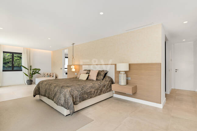 Elegant Modern Villa close to Aloha Golf