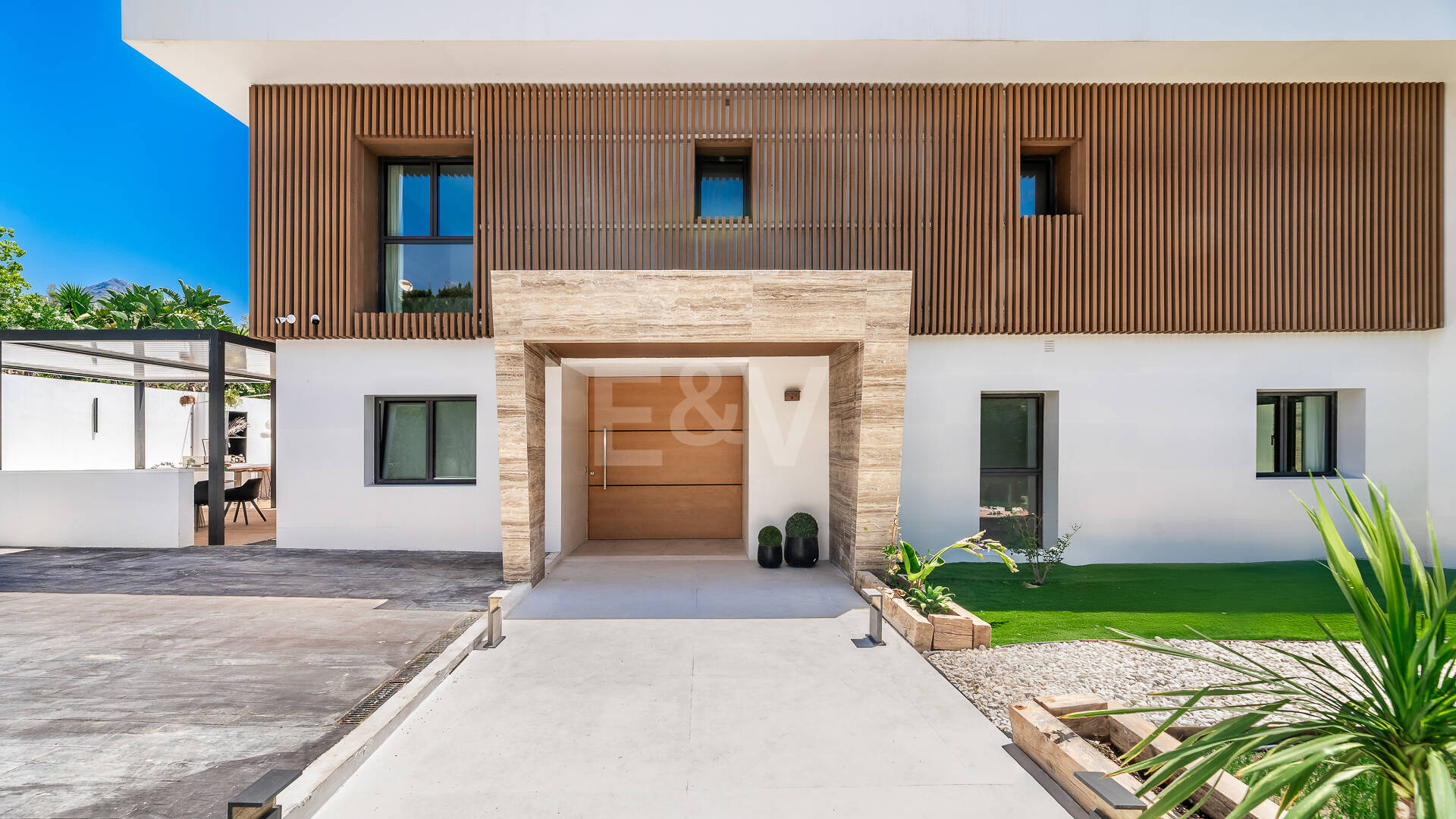 Elegant Modern Villa close to Aloha Golf