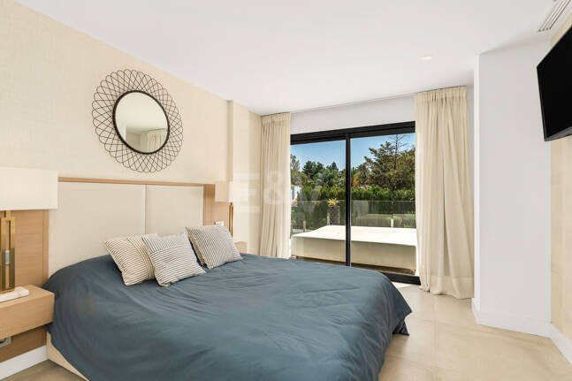 Elegant Modern Villa close to Aloha Golf