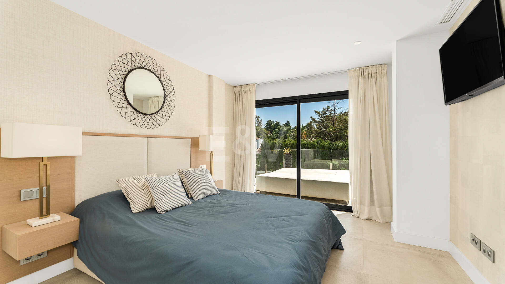 Elegancka nowoczesna willa w pobliżu Aloha Golf