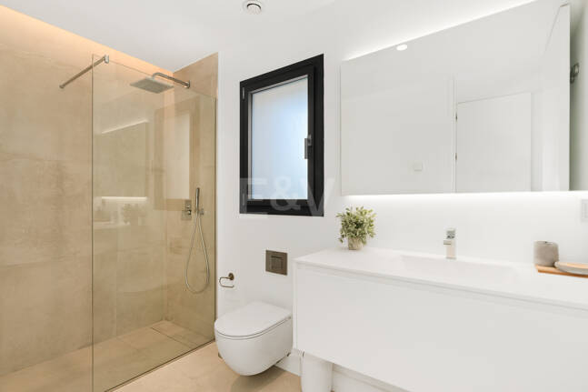 Elegant Modern Villa close to Aloha Golf