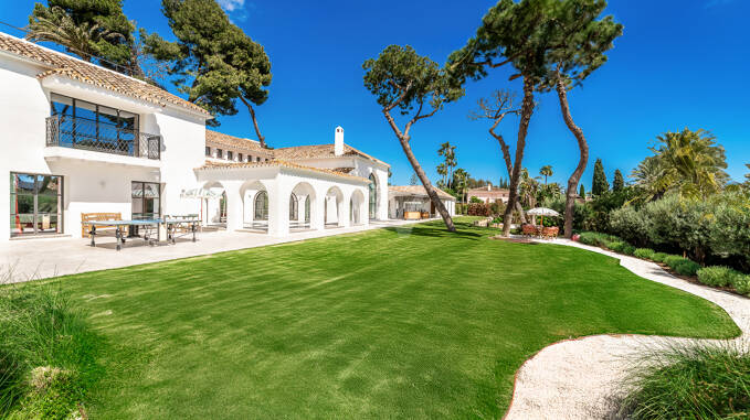 De flesta spektakulära Villa i Los Monteros, några steg från stranden