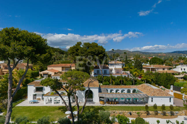 Espectacular villa en Los Monteros a unos metros de la playa