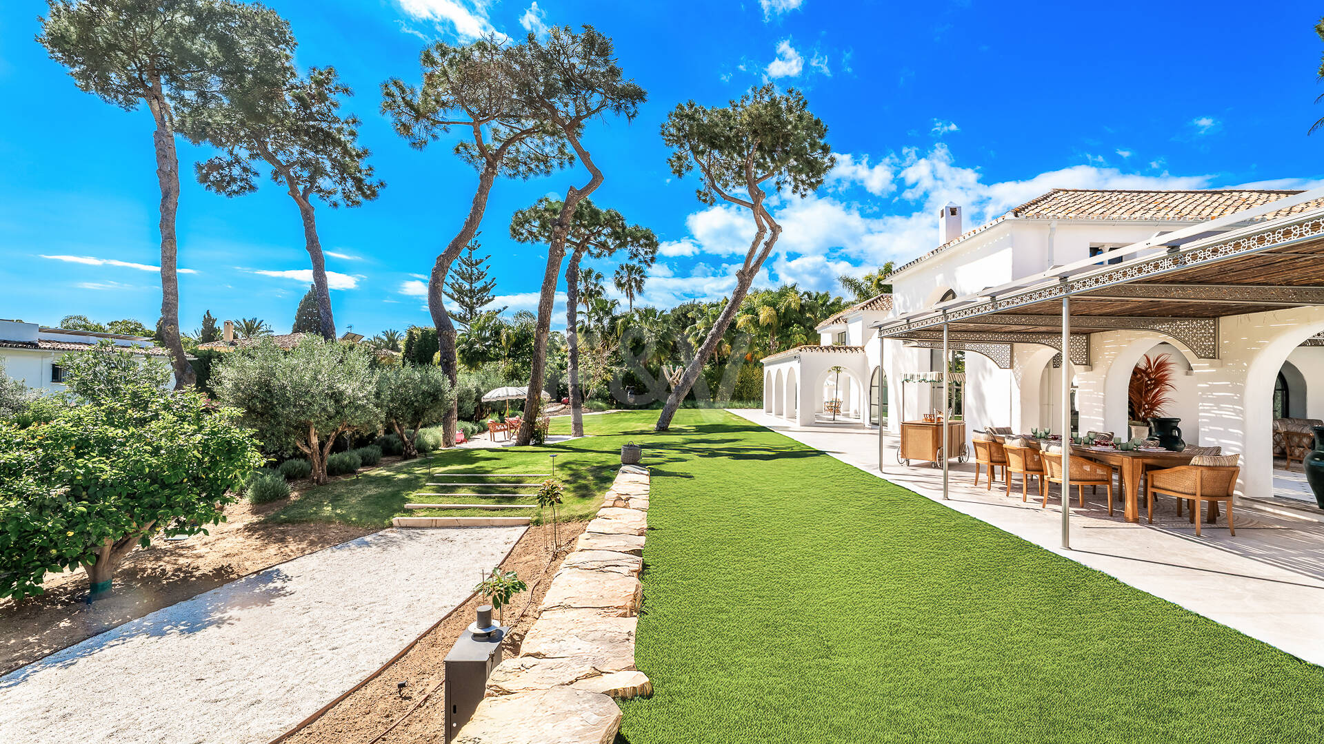 Espectacular villa en Los Monteros a unos metros de la playa