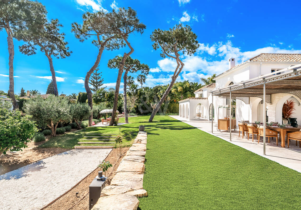Plus spectaculaire Villa à Los Monteros, à quelques pas de la plage