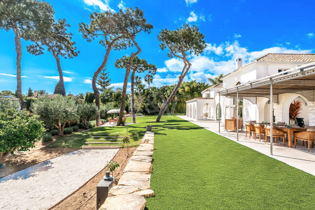 Espectacular villa en Los Monteros a unos metros de la playa