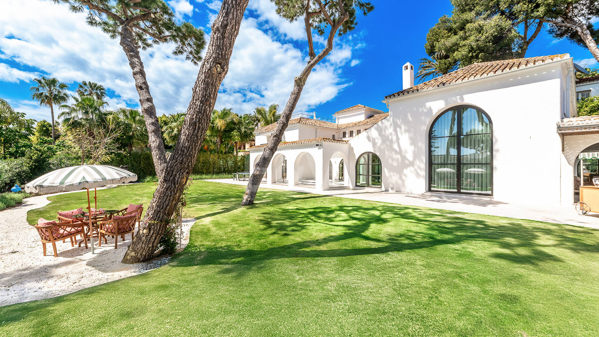Espectacular villa en Los Monteros a unos metros de la playa