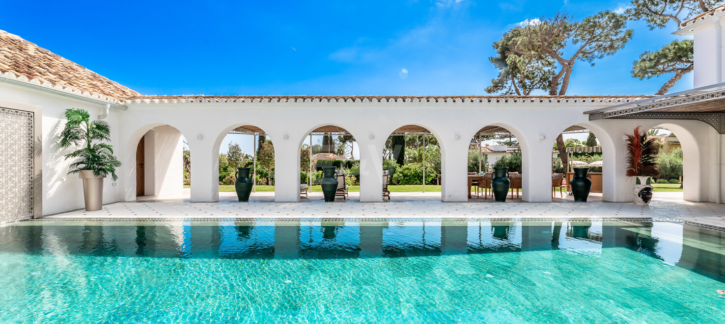 Die spektakulärste Villa in Los Monteros – nur wenige Schritte vom Strand entfernt