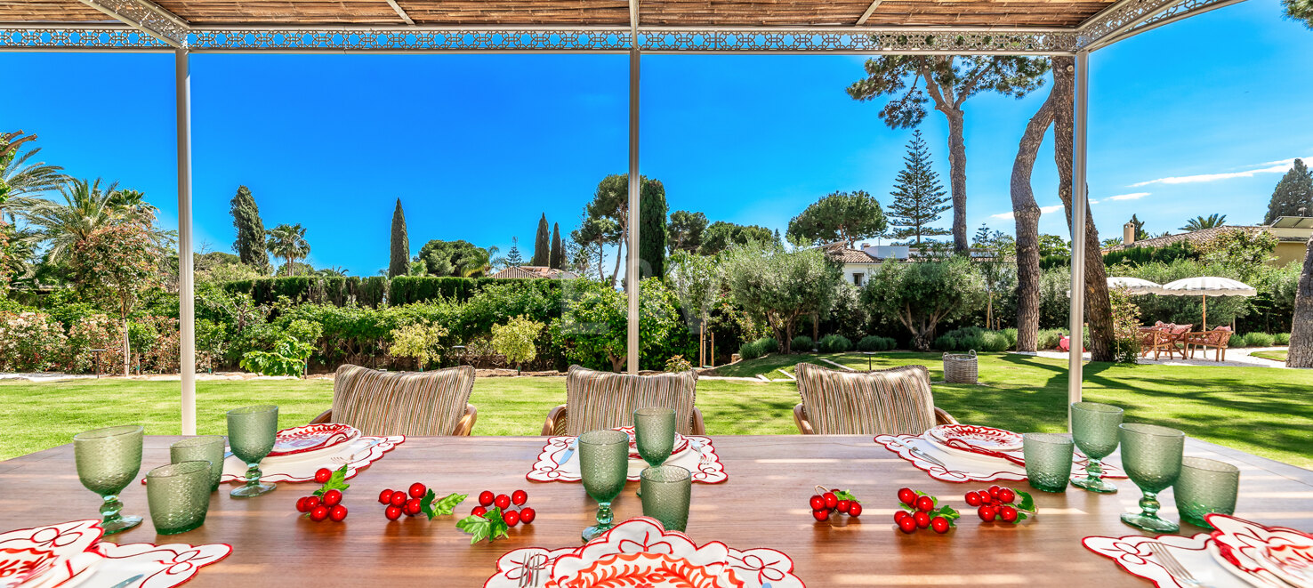 Die spektakulärste Villa in Los Monteros – nur wenige Schritte vom Strand entfernt