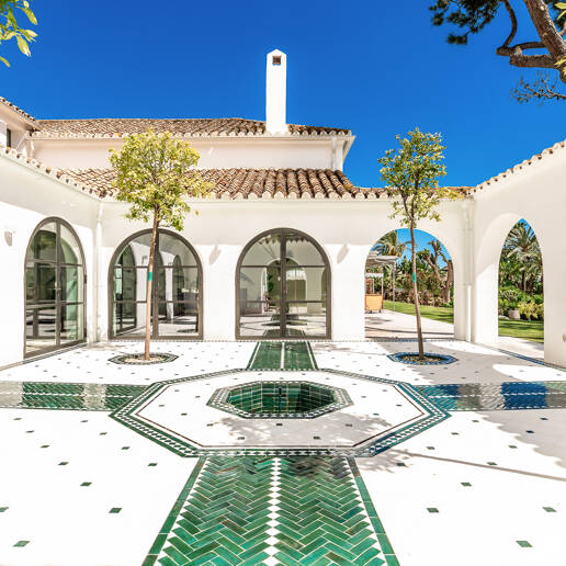 Plus spectaculaire Villa à Los Monteros, à quelques pas de la plage