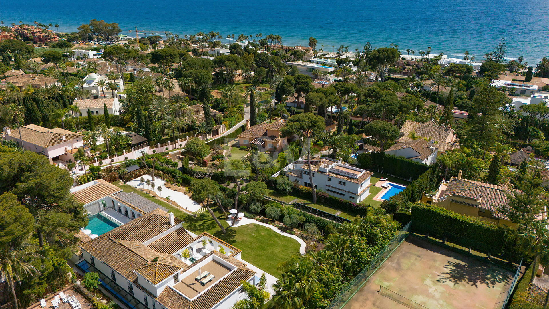 Espectacular villa en Los Monteros a unos metros de la playa