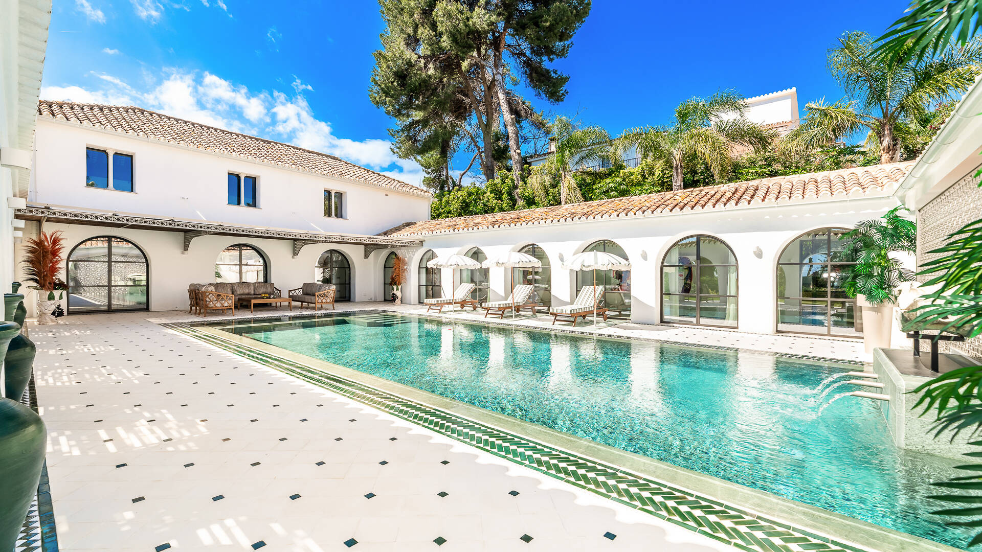 Espectacular villa en Los Monteros a unos metros de la playa