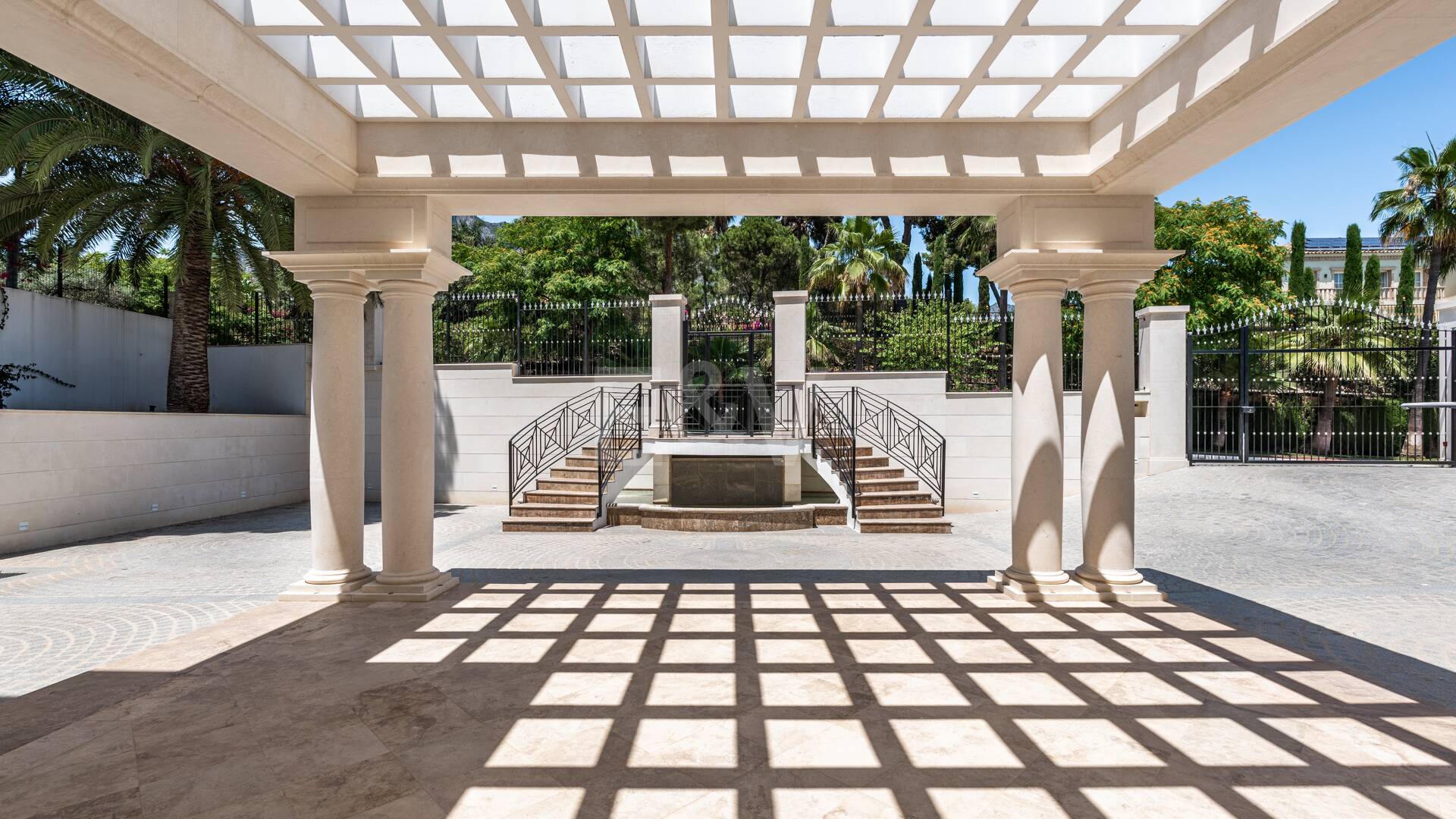 Ett mästerverk av lyx i Sierra Blanca