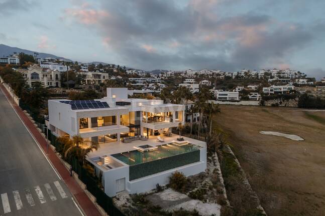 Samtida lyxvilla med öppen utsikt i La Alqueria