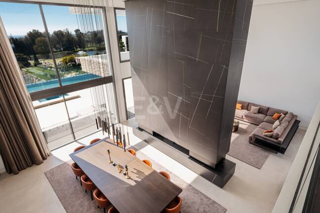 Samtida lyxvilla med öppen utsikt i La Alqueria