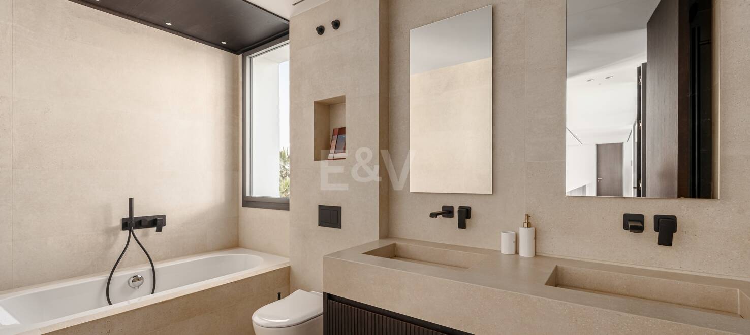 Contemporary luxury villa with open views in La Alqueria