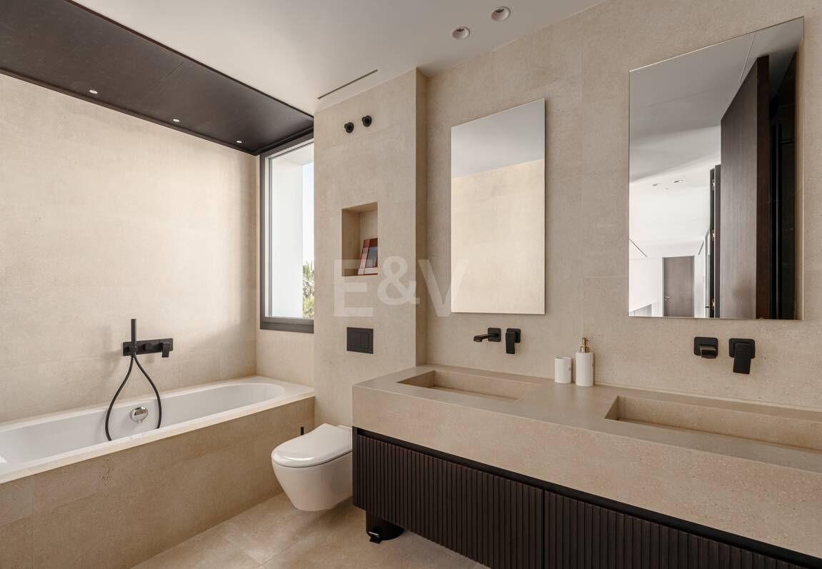 Samtida lyxvilla med öppen utsikt i La Alqueria