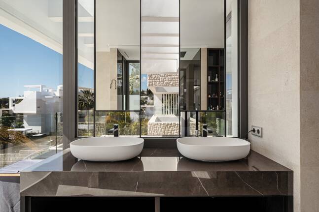 Samtida lyxvilla med öppen utsikt i La Alqueria