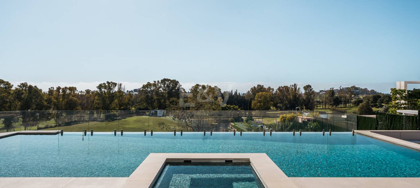 Contemporary luxury villa with open views in La Alqueria