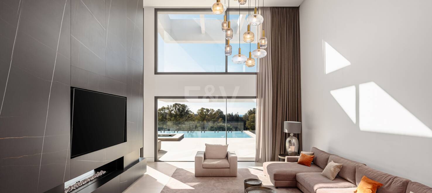 Contemporary luxury villa with open views in La Alqueria