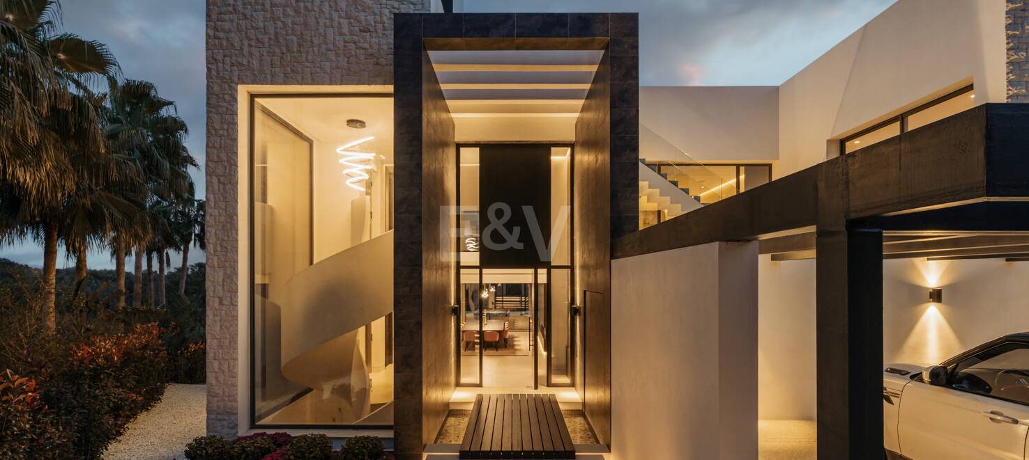 Contemporary luxury villa with open views in La Alqueria