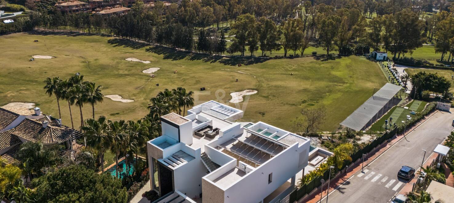 Contemporary luxury villa with open views in La Alqueria