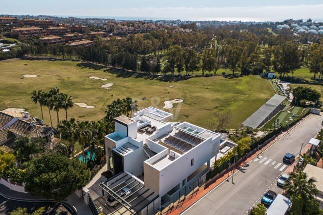 Samtida lyxvilla med öppen utsikt i La Alqueria