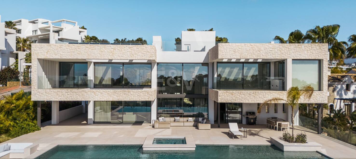 Contemporary luxury villa with open views in La Alqueria