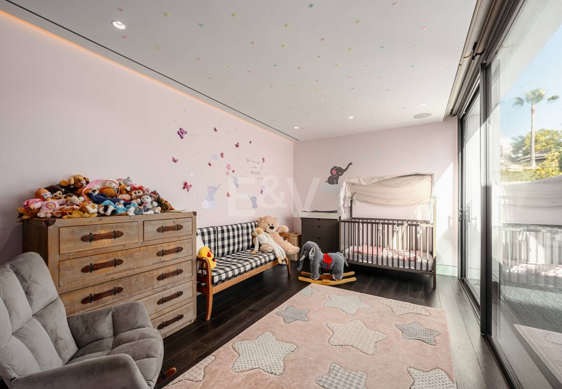 Samtida lyxvilla med öppen utsikt i La Alqueria