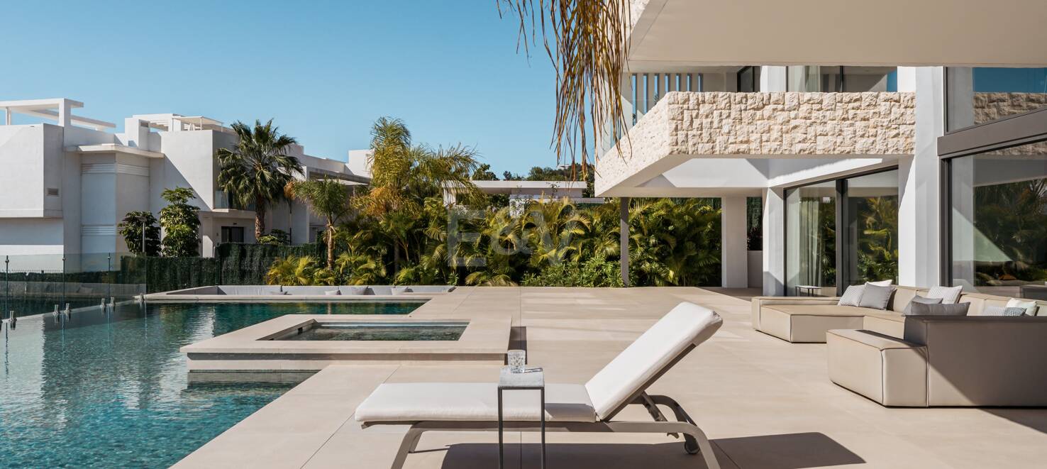 Contemporary luxury villa with open views in La Alqueria