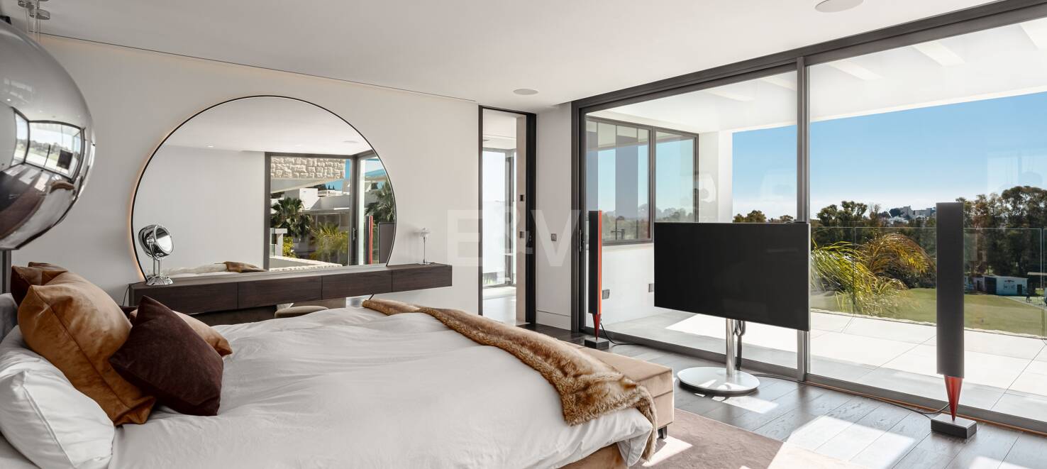 Contemporary luxury villa with open views in La Alqueria