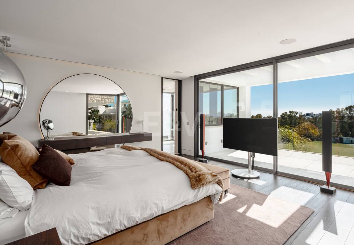 Samtida lyxvilla med öppen utsikt i La Alqueria