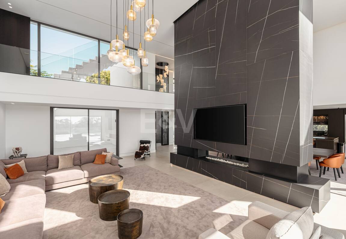 Samtida lyxvilla med öppen utsikt i La Alqueria