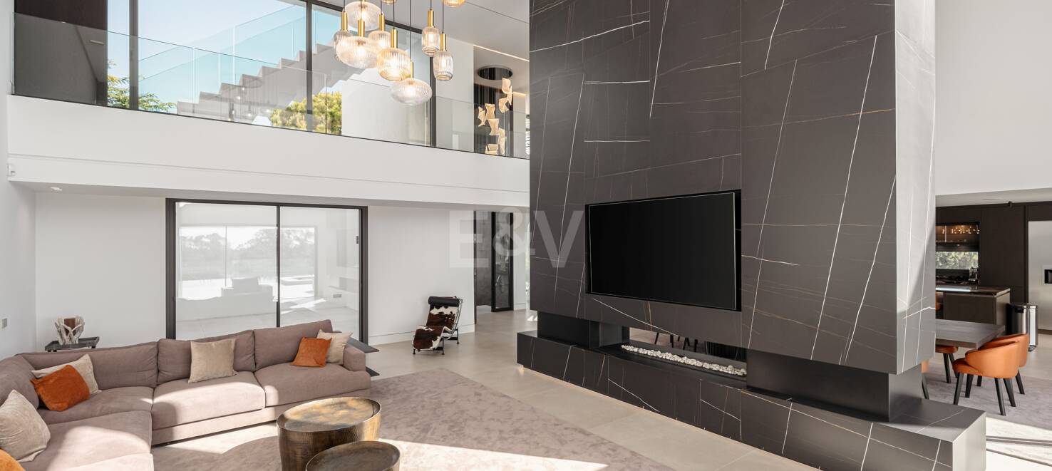 Contemporary luxury villa with open views in La Alqueria