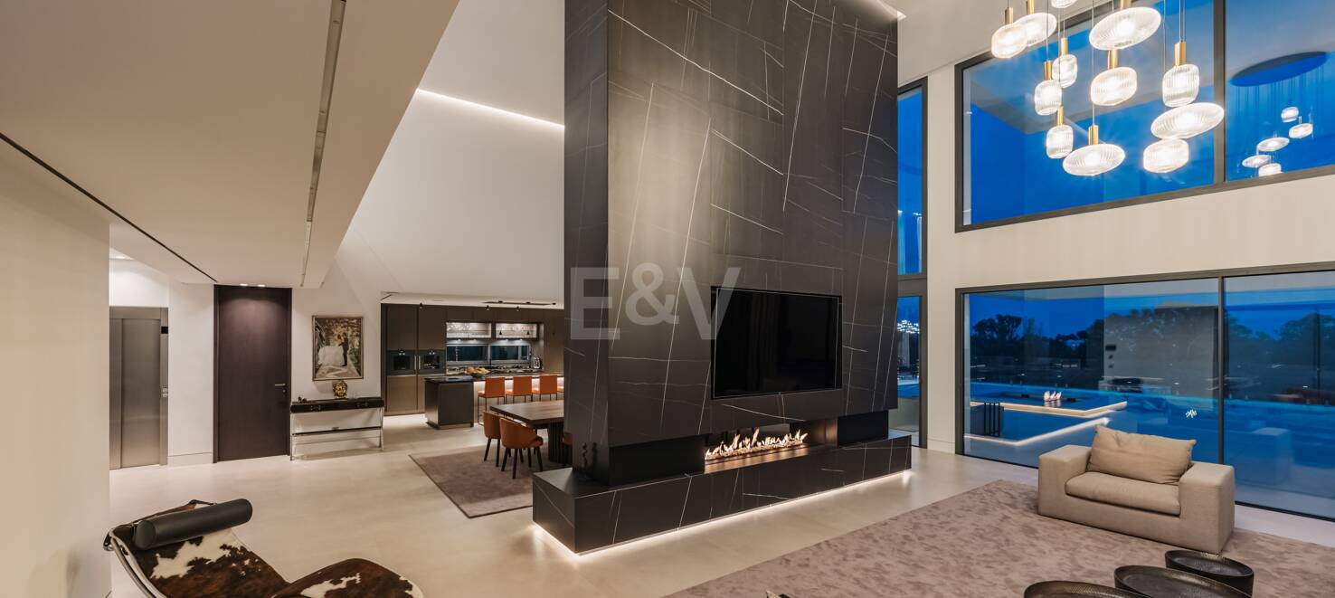 Contemporary luxury villa with open views in La Alqueria