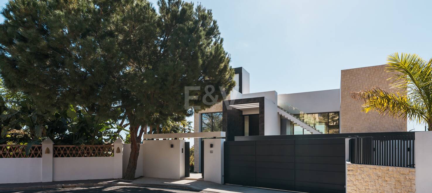 Contemporary luxury villa with open views in La Alqueria