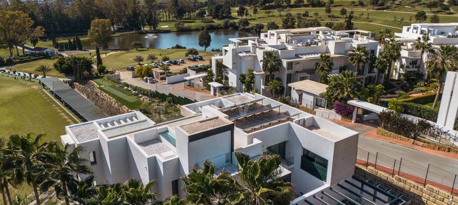 Contemporary luxury villa with open views in La Alqueria