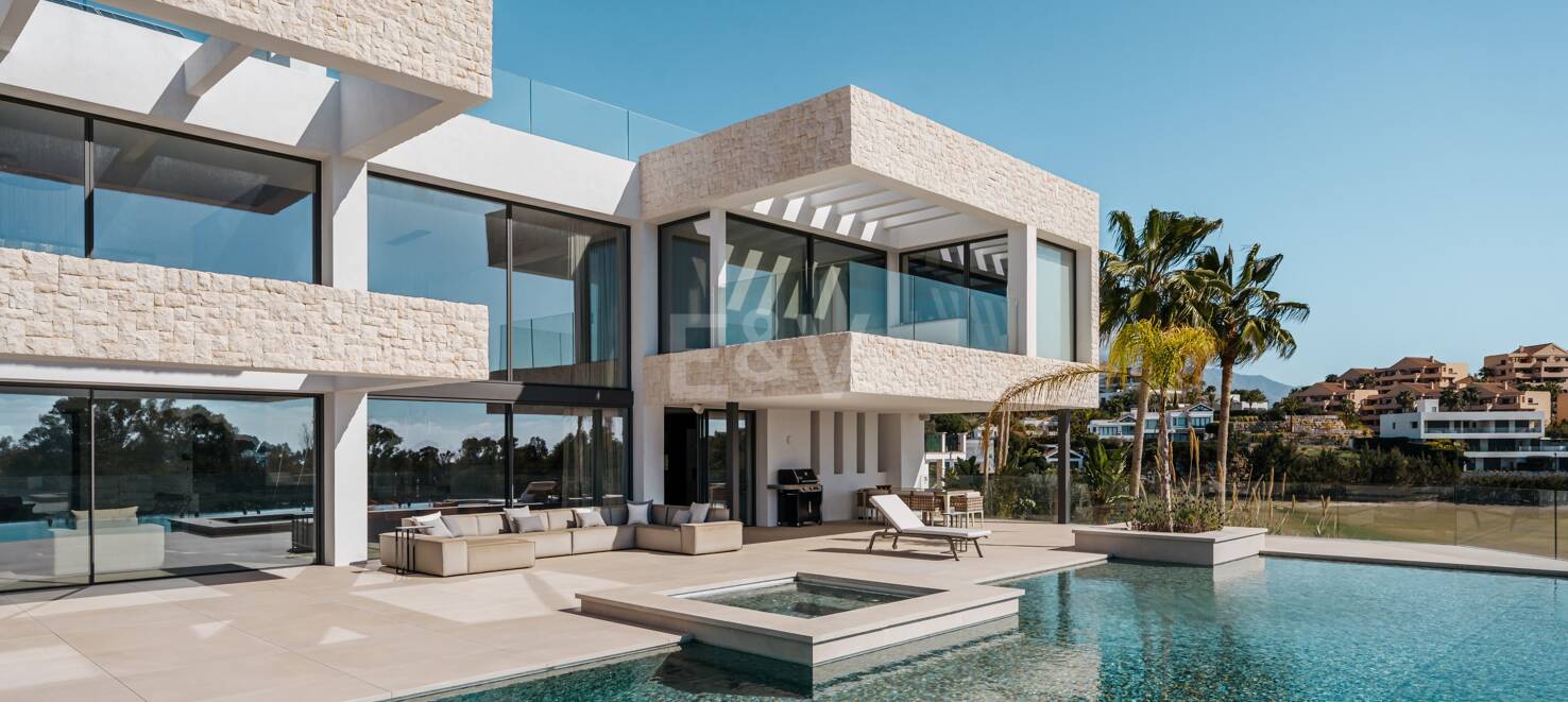 Contemporary luxury villa with open views in La Alqueria
