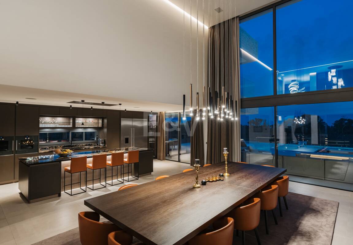 Samtida lyxvilla med öppen utsikt i La Alqueria