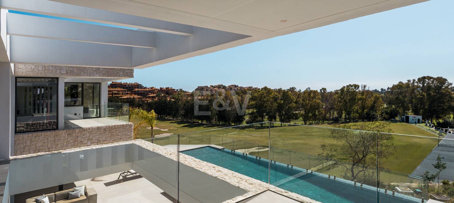Contemporary luxury villa with open views in La Alqueria