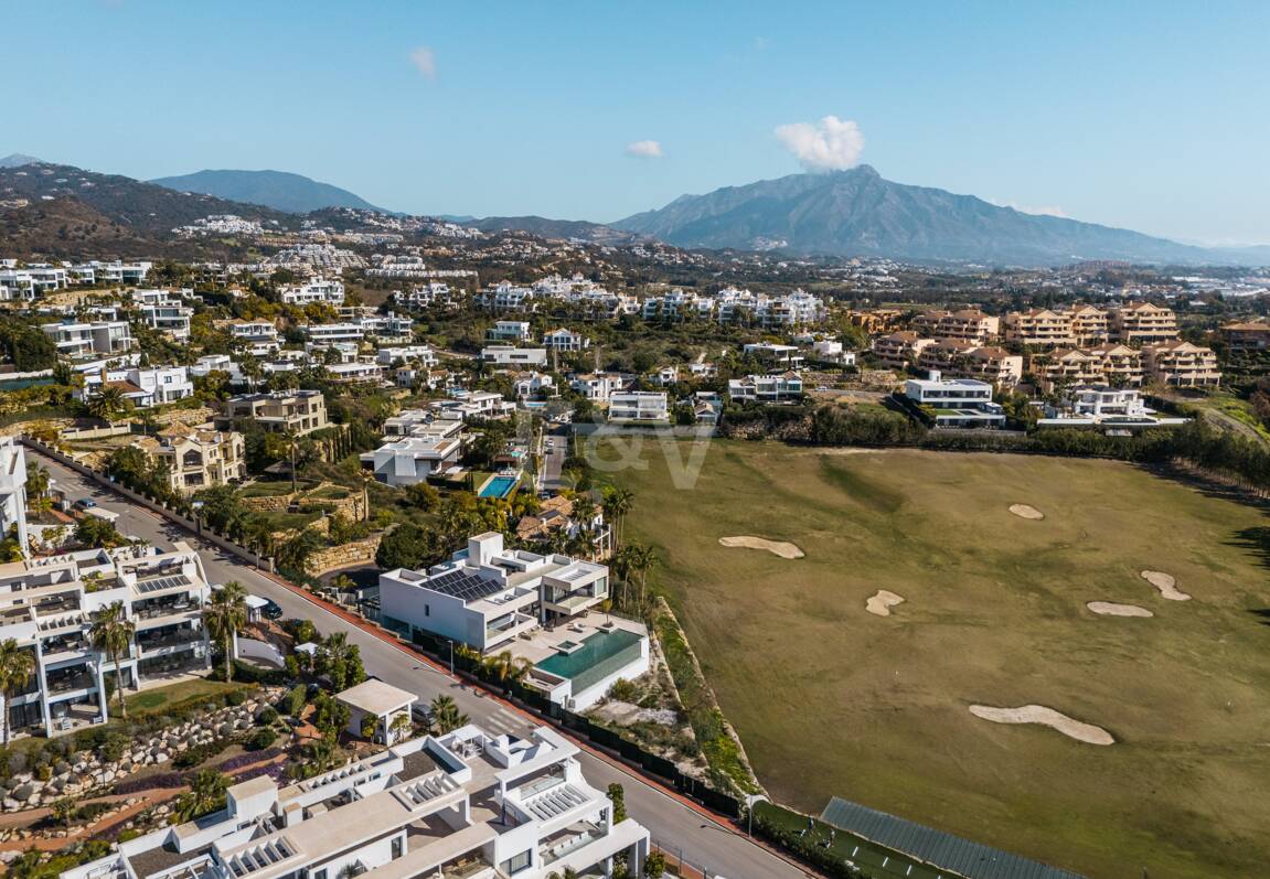 Samtida lyxvilla med öppen utsikt i La Alqueria