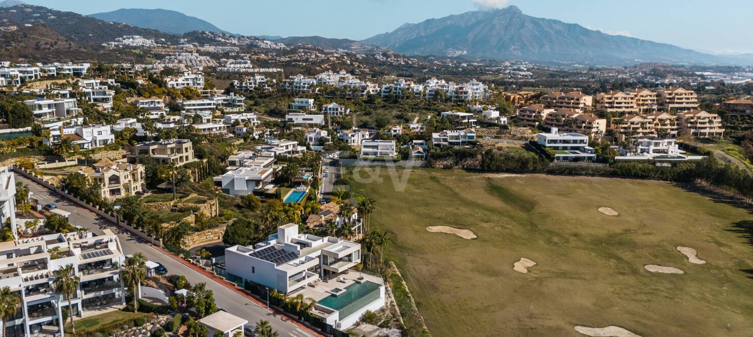 Contemporary luxury villa with open views in La Alqueria